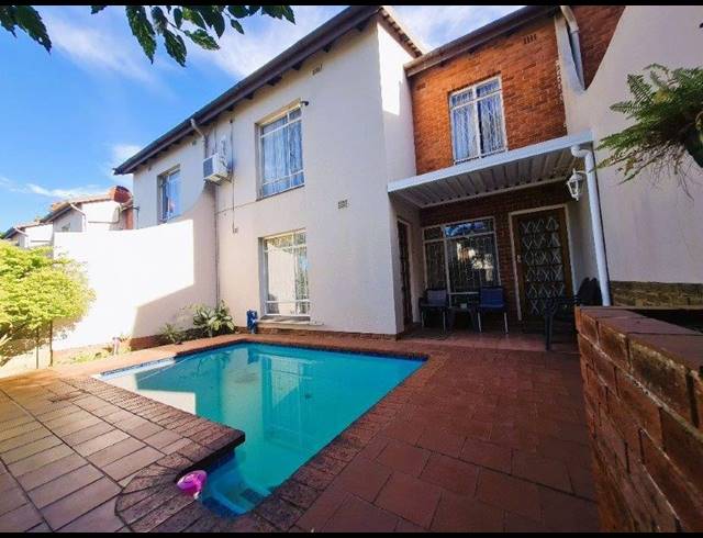 3 BEDROOM TOWNHOUSE SOLD IN THE WOLDS